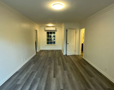 4950 Beverly Boulevard - Photo Thumbnail 1