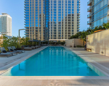 1155 S Grand Avenue - Photo Thumbnail 17