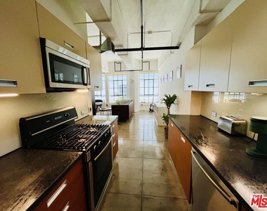 746 S Los Angeles Street - Photo Thumbnail 1