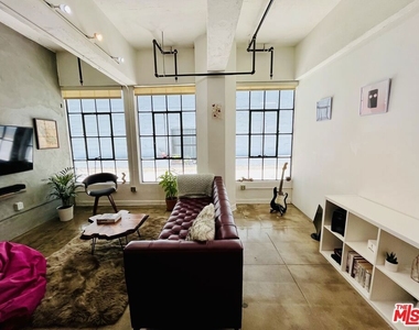 746 S Los Angeles Street - Photo Thumbnail 2