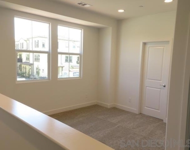 4382 Pacifica Way - Photo Thumbnail 23