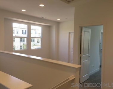 4382 Pacifica Way - Photo Thumbnail 32