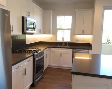 4382 Pacifica Way - Photo Thumbnail 14
