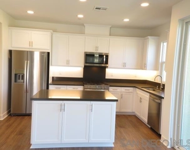 4382 Pacifica Way - Photo Thumbnail 17
