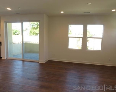 4382 Pacifica Way - Photo Thumbnail 7