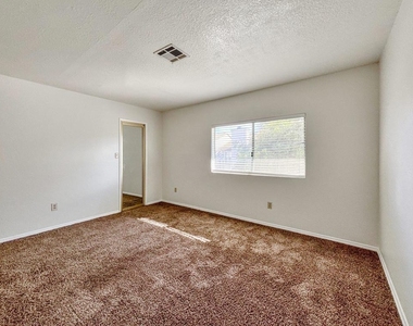 40215 Harris Lane - Photo Thumbnail 5