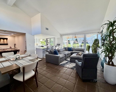 177 Las Lomas - Photo Thumbnail 3