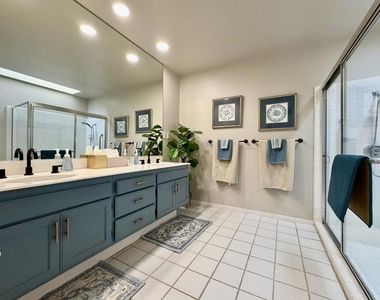 177 Las Lomas - Photo Thumbnail 15