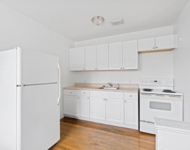 5208 Spruce Avenue - Photo Thumbnail 7