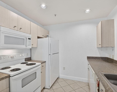 1805 N Flagler Drive - Photo Thumbnail 7