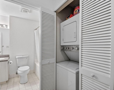 1805 N Flagler Drive - Photo Thumbnail 18
