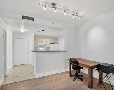 1805 N Flagler Drive - Photo Thumbnail 4