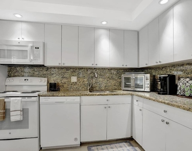 2851 S Palm Aire Drive - Photo Thumbnail 3