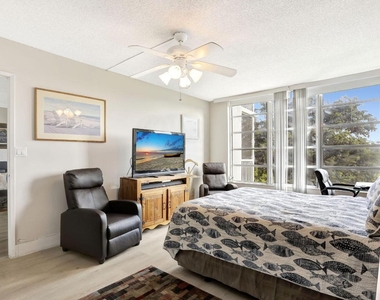 2851 S Palm Aire Drive - Photo Thumbnail 14