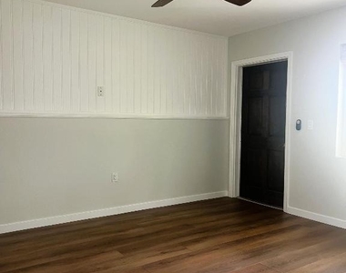 462 Granada Street - Photo Thumbnail 3