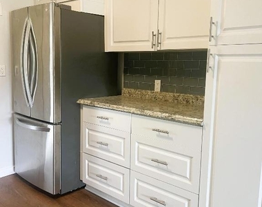 462 Granada Street - Photo Thumbnail 2