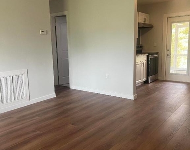 462 Granada Street - Photo Thumbnail 4