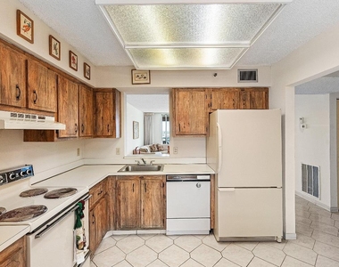 14623 Bonaire Boulevard - Photo Thumbnail 10