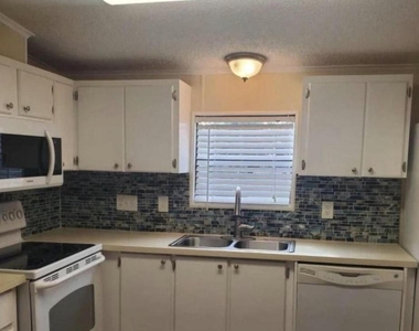 19418 Saddle Brook Court - Photo Thumbnail 4