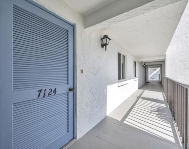 2400 S Ocean Drive - Photo Thumbnail 2