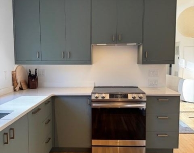 14 Park Circle - Photo Thumbnail 4