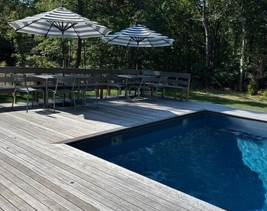 14 Park Circle - Photo Thumbnail 2