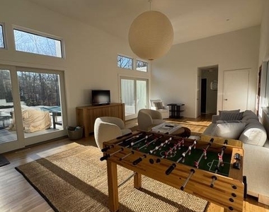 14 Park Circle - Photo Thumbnail 5