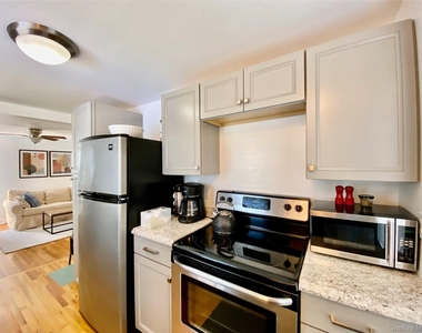 880 Wiggins Street - Photo Thumbnail 3