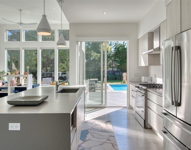 840 Southern Boulevard - Photo Thumbnail 3