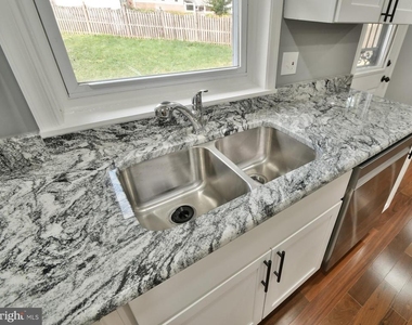 6918 Pine Valley Drive - Photo Thumbnail 13