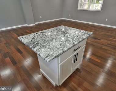 6918 Pine Valley Drive - Photo Thumbnail 14