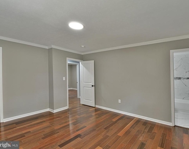 6918 Pine Valley Drive - Photo Thumbnail 18