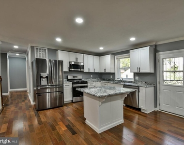 6918 Pine Valley Drive - Photo Thumbnail 8
