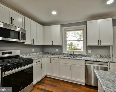 6918 Pine Valley Drive - Photo Thumbnail 11