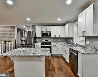 6918 Pine Valley Drive - Photo Thumbnail 10