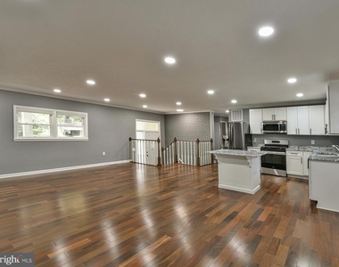 6918 Pine Valley Drive - Photo Thumbnail 7