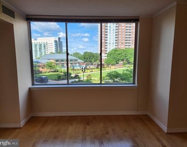 5809 Nicholson Lane - Photo Thumbnail 4