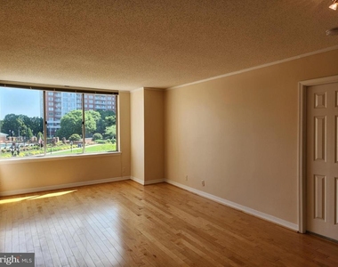 5809 Nicholson Lane - Photo Thumbnail 3
