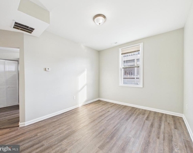 300 W Chesapeake Avenue W - Photo Thumbnail 2