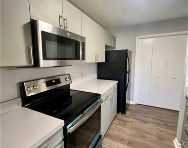 679 Bartons Landing Place - Photo Thumbnail 6