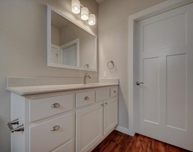 240 Rose Dr - Photo Thumbnail 19