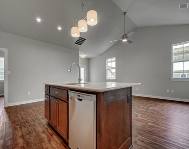240 Rose Dr - Photo Thumbnail 13