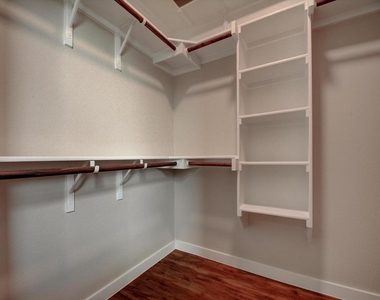 240 Rose Dr - Photo Thumbnail 24