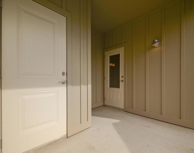 240 Rose Dr - Photo Thumbnail 27