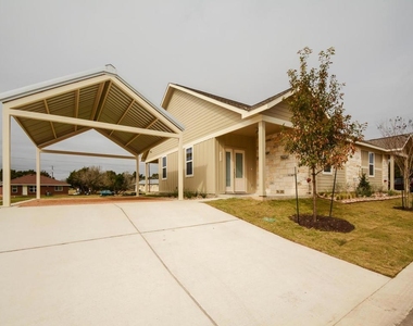 240 Rose Dr - Photo Thumbnail 3