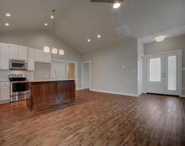 240 Rose Dr - Photo Thumbnail 5