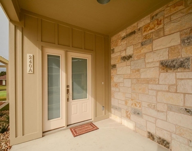 240 Rose Dr - Photo Thumbnail 2