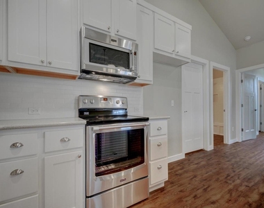 240 Rose Dr - Photo Thumbnail 12