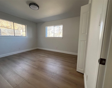 3310 Hycreek Dr - Photo Thumbnail 10
