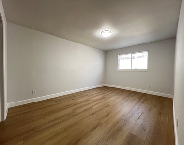 3310 Hycreek Dr - Photo Thumbnail 9